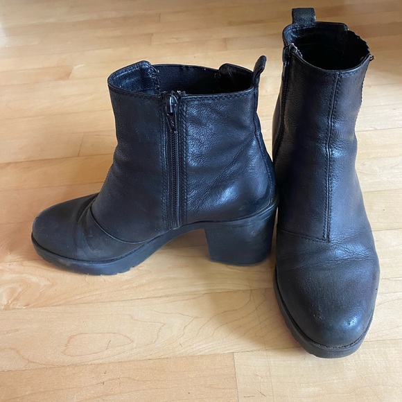 Vegabond Grace Chelsea Bootie - Picture 8 of 10